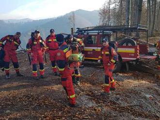 Hasiči pokračujú v likvidácii požiaru v Gaderskej doline? FOTO veľkej akcie v horách
