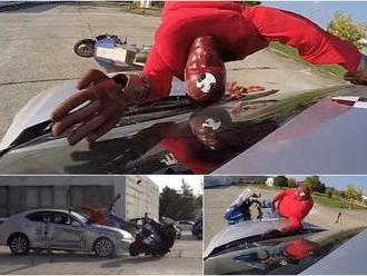 Šokujúce VIDEO zo simulovanej zrážky auta s motorkárom, akcia polície a žilinskej univerzity