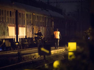 PRÁVE TERAZ Poplach v Bratislave: FOTO Hasiči zasahujú pri požiari vagónov
