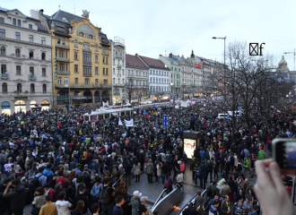 Demonstrace v Praze za demisi premiére Babiše - videopřenos