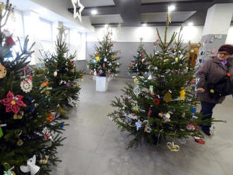 Češi se vracejí k dřevěným vánočním dekoracím a ozdobám