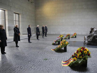 Macron a Merkelová v Berlíně uctili památku obětí válek
