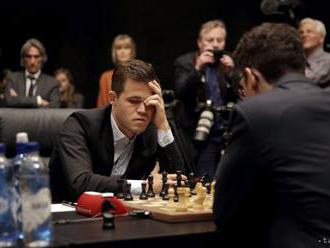 Aj v piatej partii šachového duelu o majstra sveta sa zrodila remíza
