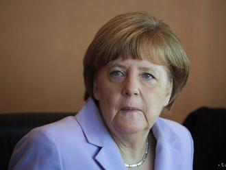 Merkelová vyzvala na zachovanie odstupu od pravicových extrémistov