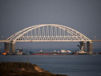 Zadržiavaných ukrajinských námorníkov prevážajú z Krymu do Moskvy