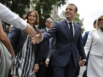 Macron a Abe budú na samite G20 rokovať aj o aliancii Renault-Nissan