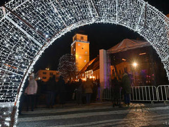 V Trnave rozsvietili vianočný stromček, na trhoch vystúpi A. Ďurica