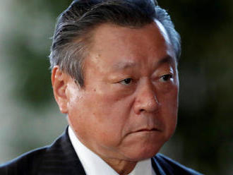 Japonský ministr pro kyberbezpečnost přiznal, že nikdy nepoužil počítač. Od 25 let to za mě dělali p