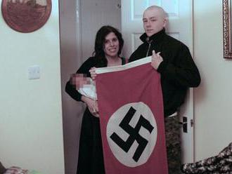 Dítě pojmenovali Adolf. V Británii soudí skupinu neonacistů