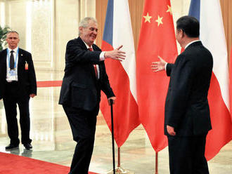 Do Číny s prezidentem Zemanem letí i zbrojař Strnad, který mu sponzoroval kampaň. Bude nabízet radar