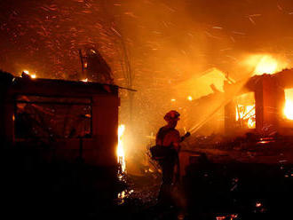 Počet obetí požiarov v Kalifornii stúpol na 44