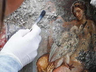 Archeológovia našli v Pompejach zmyselnú fresku Lédy s labuťou