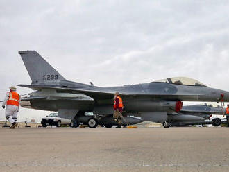 Rezort podpísal zmluvy na F-16. Podľa premiéra sú neplatné
