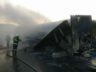 Tragická nehoda v okrese Brezno: FOTO Neprežila jedna osoba, hasiči zasahujú už dve hodiny