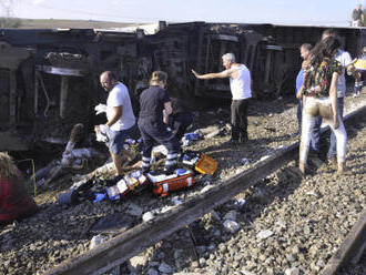 Nejméně čtyři mrtví a 43 zraněných po nehodě vlaku v Ankaře