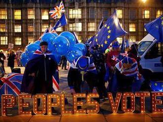Chaos roste: premiérka odsouvá klíčové hlasování o brexitu