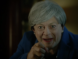 A Gyűrűk Ura Gollamját alakító Andy Serkis olyan Theresa May paródiát készített, ami után te is drág