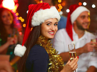 Největší trapasy na vánočním večírku. Pozor na přemíru alkoholu i líbání s kolegy