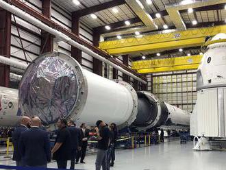 SpaceX je prichystaná na skúšobný let novej pilotovanej lode Dragon