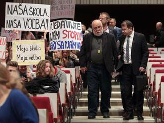 Veľký protest v Košiciach: Študenti bojujú za svoju školu, župan priznal chybu