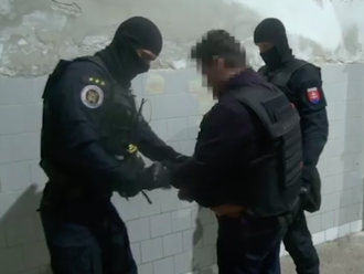 Exkluzívne ZÁBERY v dojímavej hymne pre policajtov: Kočner s putami na rukách, Lučanského odkaz