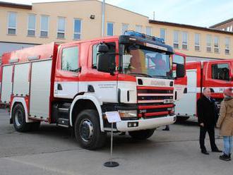 V Olomouci proběhlo slavnostní předání čtyř cisteren, vozy získali dobrovolní i profesionál­ní hasič