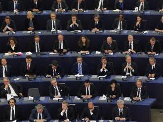 Poslanci EP si minútou ticha uctili Jána Kuciaka a jeho snúbenicu