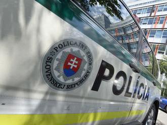 Polícia v Slovenskej Ľupči našla v aute opitého muža a agresívnu ženu