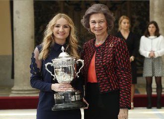Sárosi Laura díjat vett át a spanyol királynétól