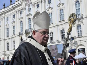 Neprodlužujte Dukovi mandát, žádá papeže skupina českých katolíků