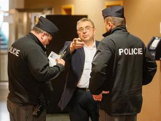 Policie obvinila tajemníka SPD Staníka kvůli rasistickým výrokům ve Sněmovně