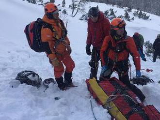 Pri páde lavíny použili na Slovensku premiérovo špeciálny prístroj na záchranu života