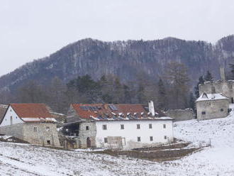 Sklabinský hrad predávajú cez realitku