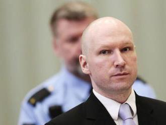 Nórsko po Breivikovom útoku z roku 2011 zakáže poloautomatické strelné zbrane