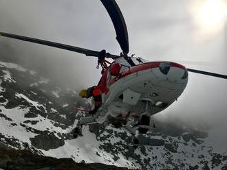 Zásahy leteckých záchranárov: Pomáhali českému lyžiarovi i chlapcovi z Poľska