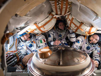Z Medzinárodnej vesmírnej stanice sa na Zem vrátili traja astronauti