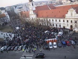 Foto: Pochod „Nechceme žiť v mafiánskom štáte“ za zavraždeného novinára Jána Kuciaka a j