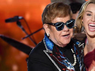 Elton John vydá dvě alba svých coverů 