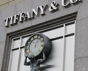 Zisk klenotníckej firmy Tiffany klesol, no očakávania trhov prekonala