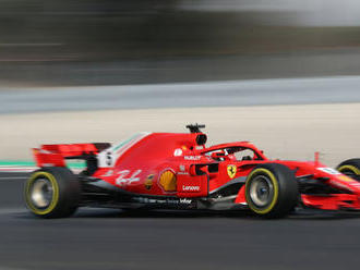 V stredu Ricciardo, vo štvrtok Vettel. Hamiltonovi konkurenti lámu rekordy