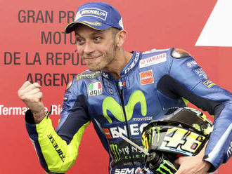 Rossi sa do dôchodku nechystá. V MotoGP bude jazdiť aj po štyridsiatke