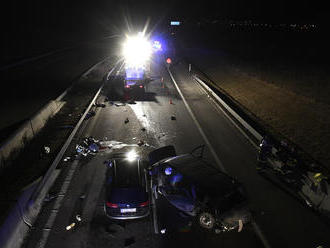 Tragický koniec víkendu: FOTO Nehoda troch áut na D1, dvaja mŕtvi, deväť zranených!