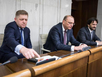 ONLINE Mimoriadne rokovanie: Vláda požiada o dôveru, poslanci Fico a Kaliňák prvý deň v práci