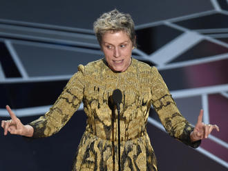 Oscarová herečka vôbec neohúri: Žiaden mejkap, strapaté vlasy a celá dogabaná!
