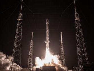 SpaceX poslala 50. štartom rakety Falcon 9 španielsky telekomunikačný satelit na obežnú dráhu