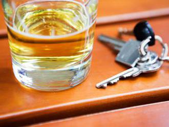 Keď pijete, auto nechajte doma, vyzýva vodičov polícia