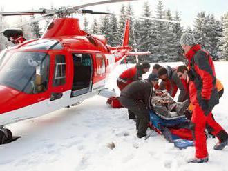 Iba 12-ročný lyžiar z Čiech utrpel vážne zranenia, do nemocnice ho previezli vrtuľníkom
