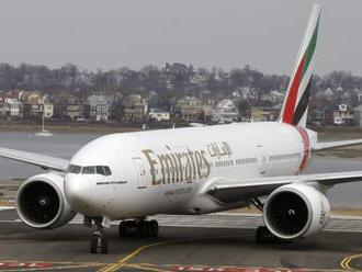 Letuška spoločnosti Emirates zomrela po tom, ako vypadla zo stojaceho Boeingu 777