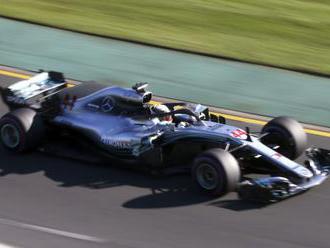 Lewis Hamilton ovládol oba úvodné tréningy na Veľkú cenu Austrálie