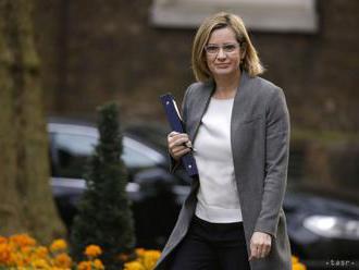 Premiérka Mayová prijala rezignáciu ministerky vnútra Ruddovej